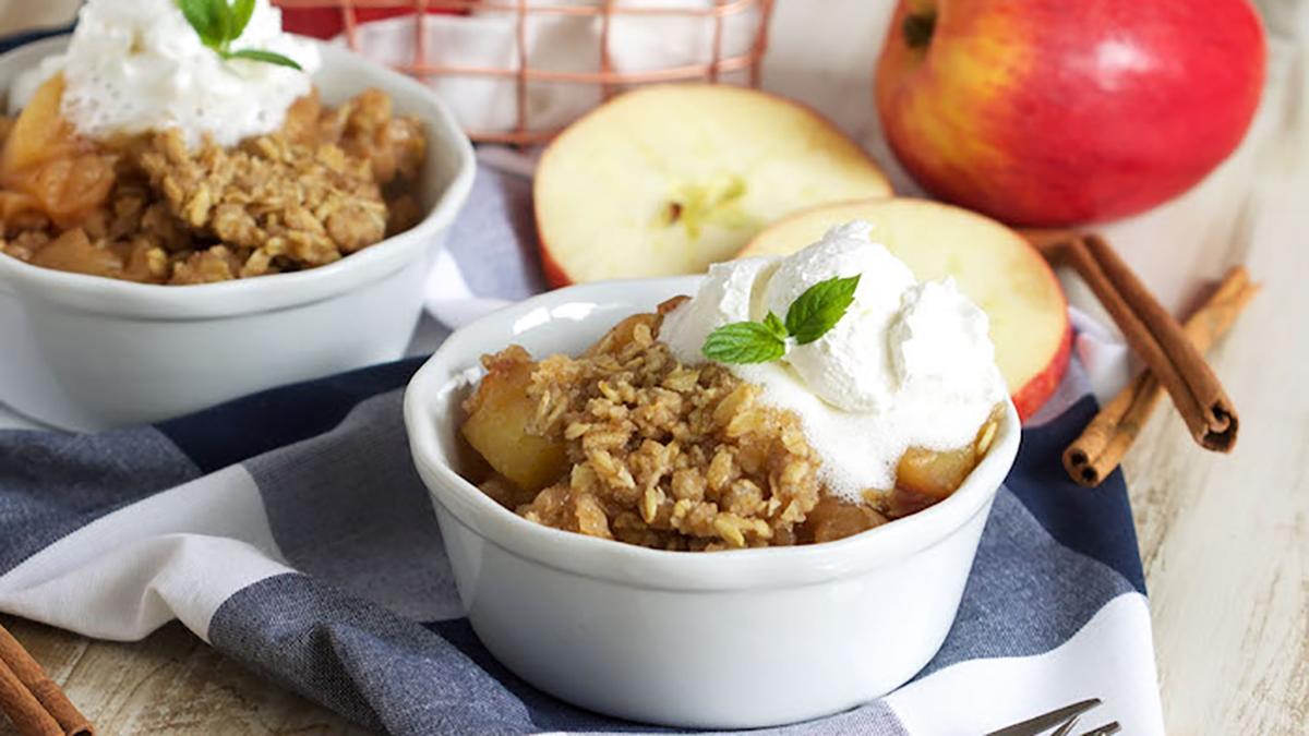 Article Cards Featured Image apple crisp slow cooker hero