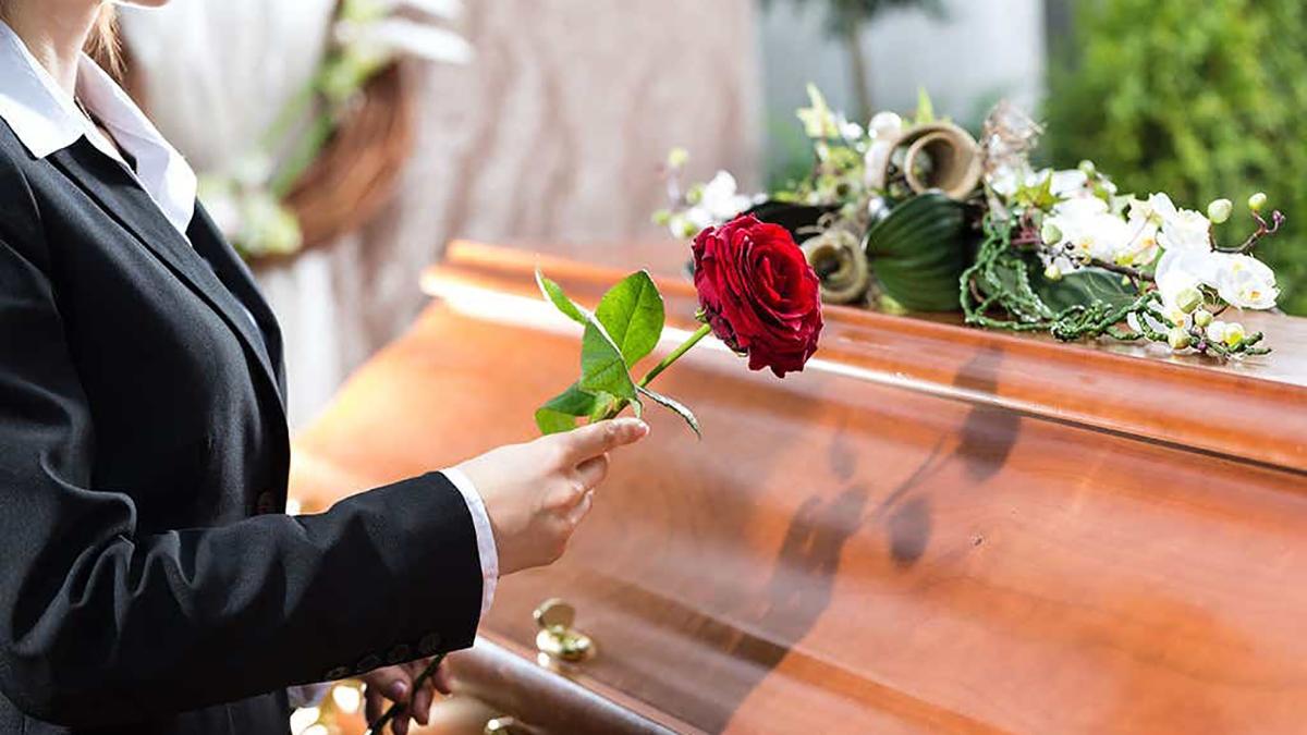 Sympathy gift etiquette funeral